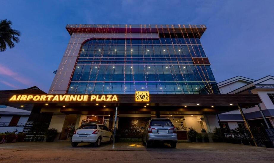 מלון נדומבסרי Airport Avenue Plaza מראה חיצוני תמונה